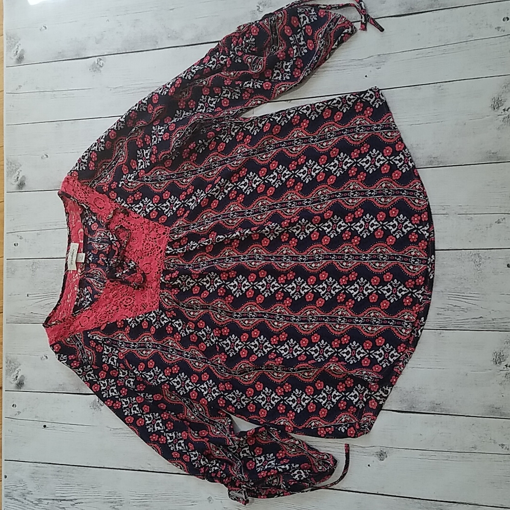 Dressbarn Med womens Floral blouse